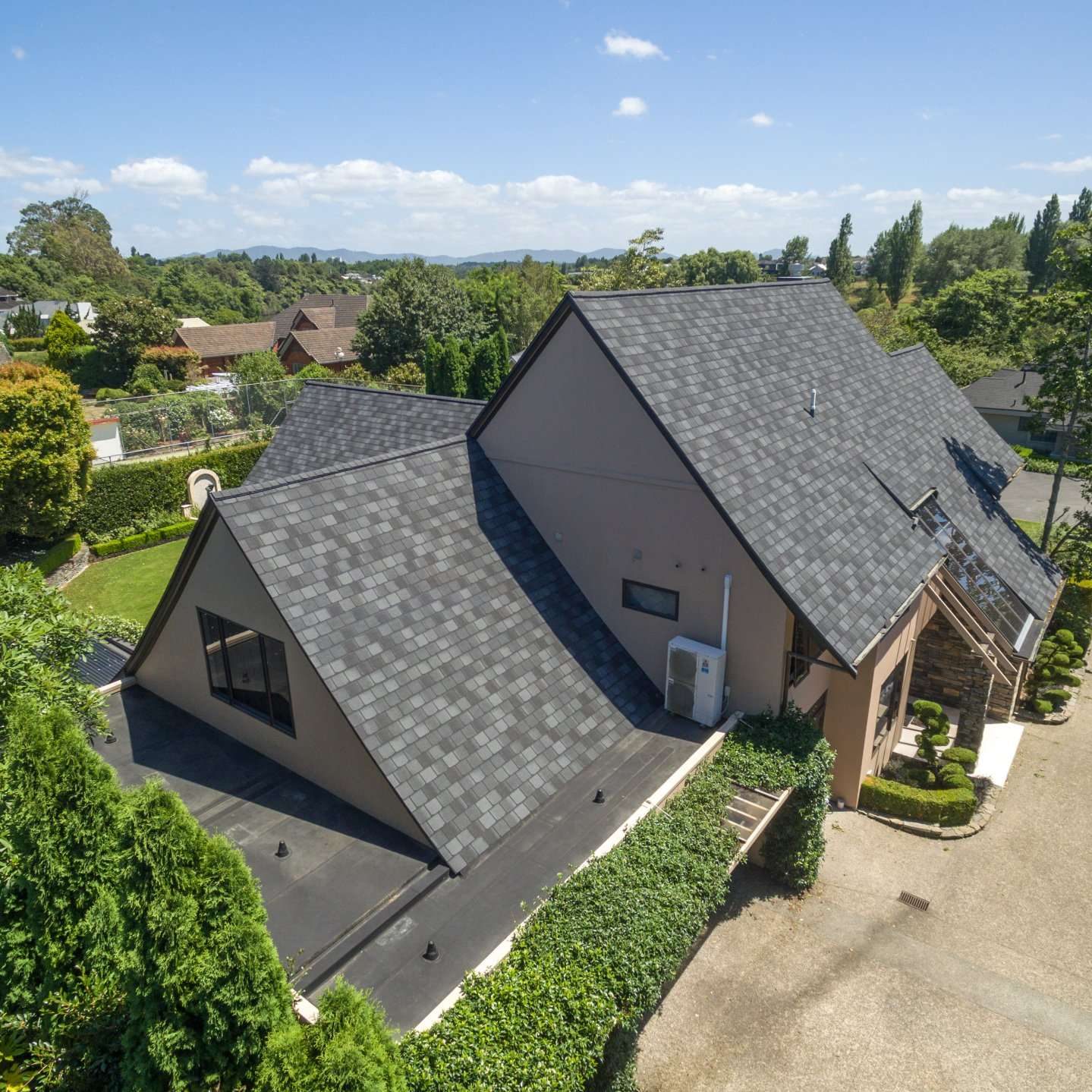 21 River Oaks2 053 square